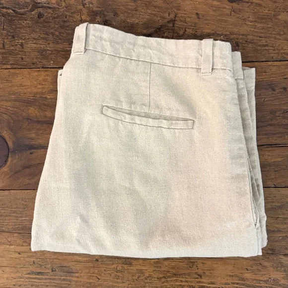 Banana Republic Linen Pleat Front Shorts Size 38x8" - Picture 4 of 4